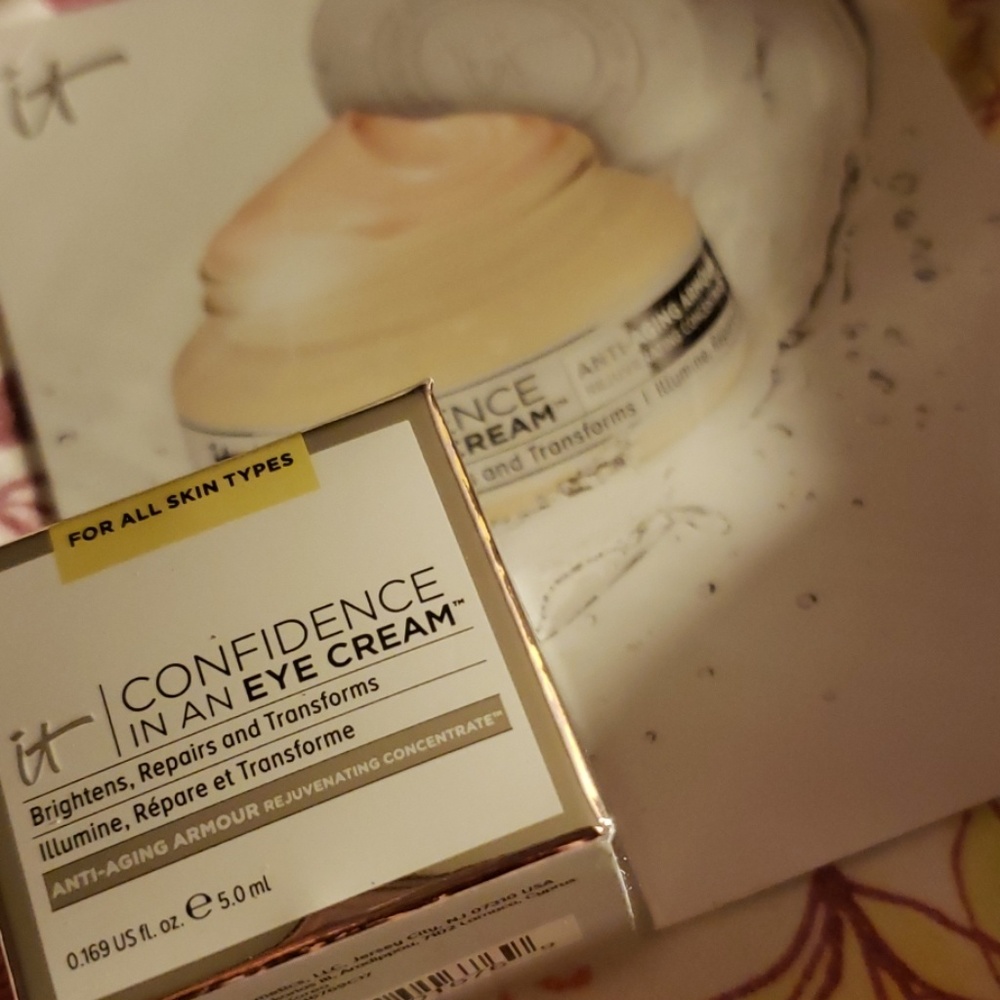SAMPLE SZ. IT COSMETICS CONFIDENCE IN AN EYE CREAM - Picture 6 of 8